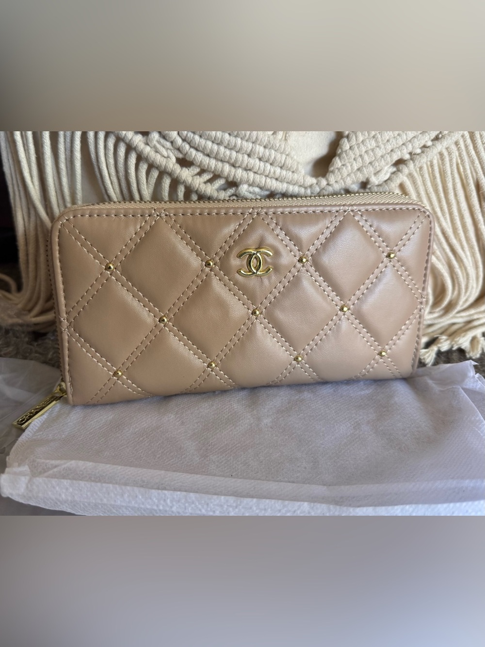 🥥 SALE‼️BRAND NEW GORGEOUS FASHION XL TAUPE QUILTED WALLET ‼️🌴